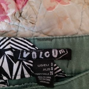 Volcom Shorts - Volcom Size 3 shorts Volcom Shorts - Volcom Size 3 shorts
